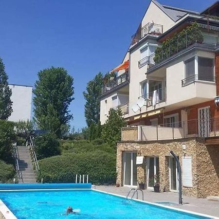 Peppy Apartment & Pool Balatonfured Bagian luar foto