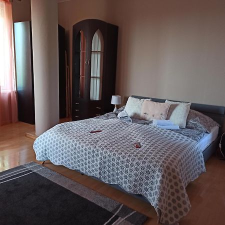 Peppy Apartment & Pool Balatonfured Ruang foto