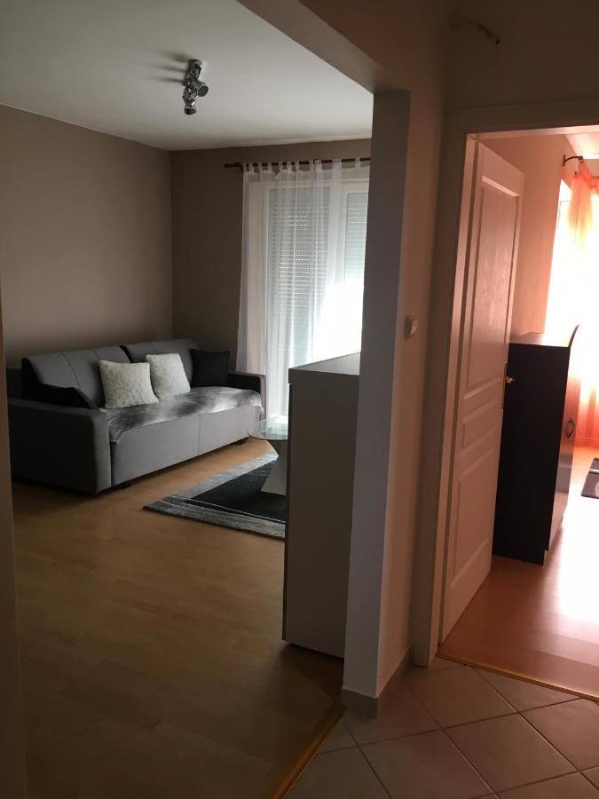 Peppy Apartment & Pool Balatonfured Bagian luar foto