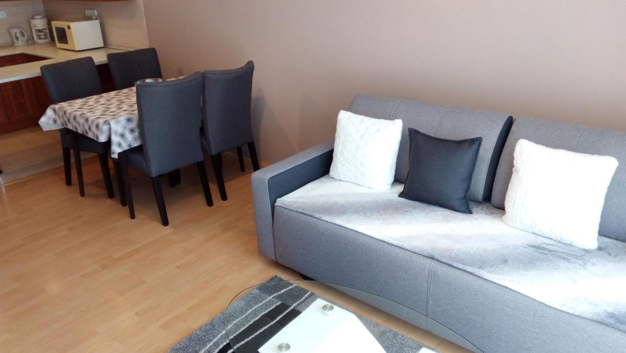Peppy Apartment & Pool Balatonfured Bagian luar foto