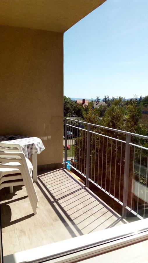 Peppy Apartment & Pool Balatonfured Bagian luar foto