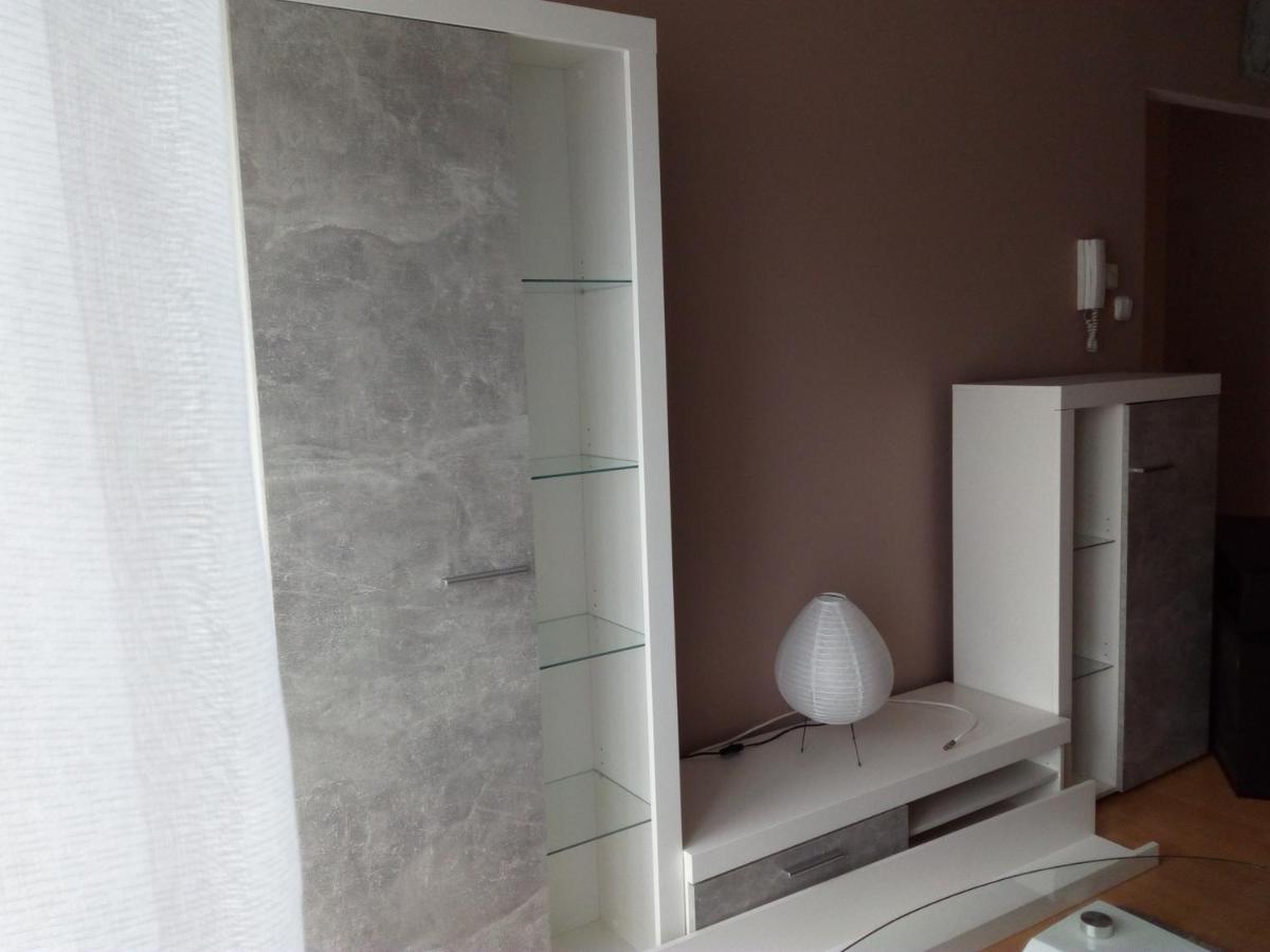 Peppy Apartment & Pool Balatonfured Bagian luar foto