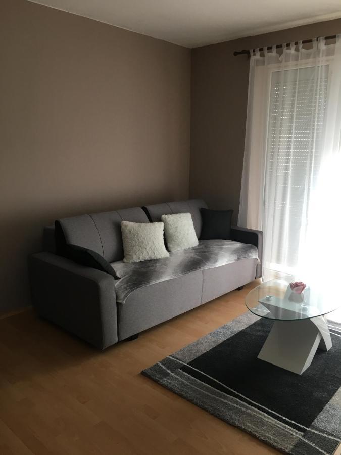 Peppy Apartment & Pool Balatonfured Bagian luar foto