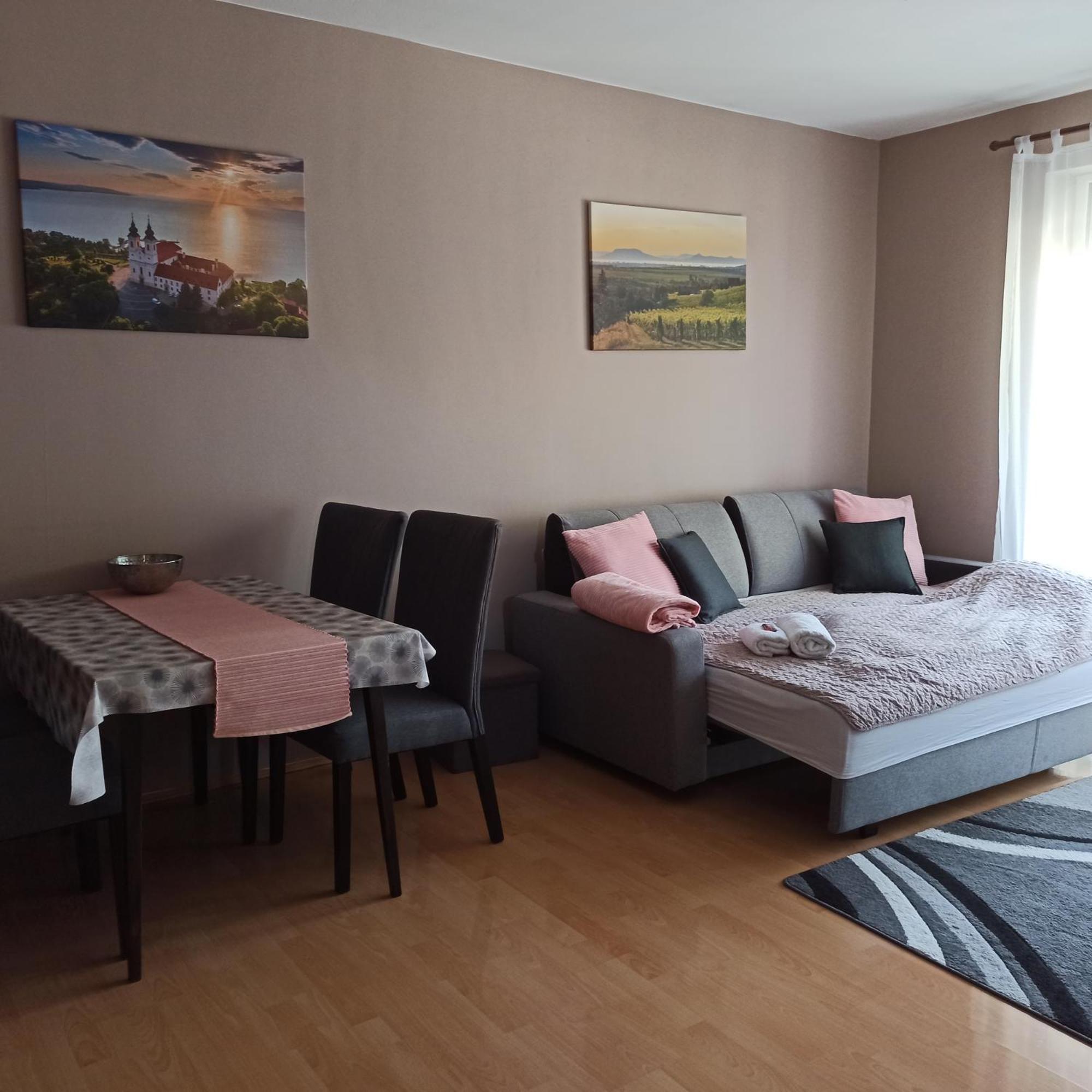 Peppy Apartment & Pool Balatonfured Ruang foto