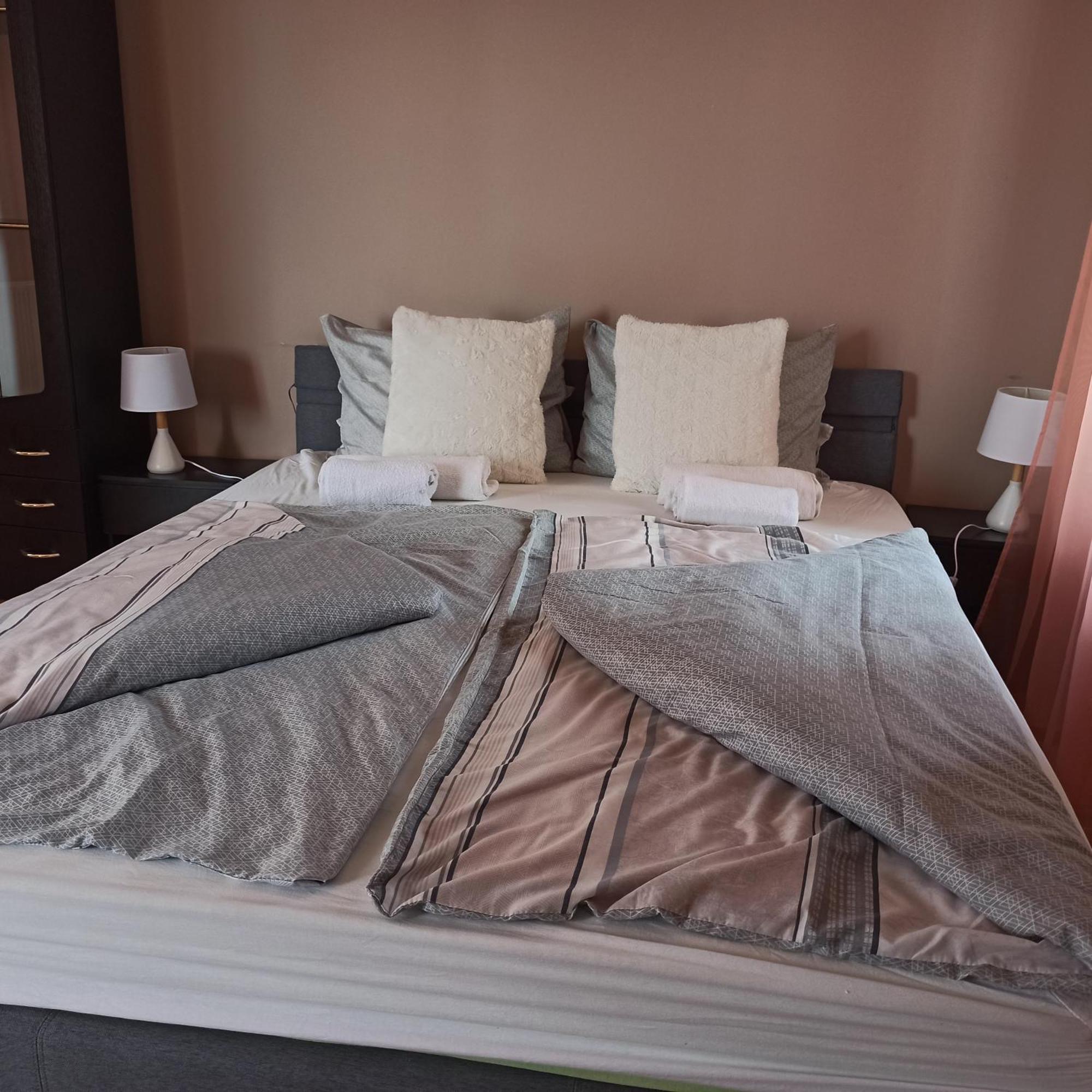 Peppy Apartment & Pool Balatonfured Ruang foto